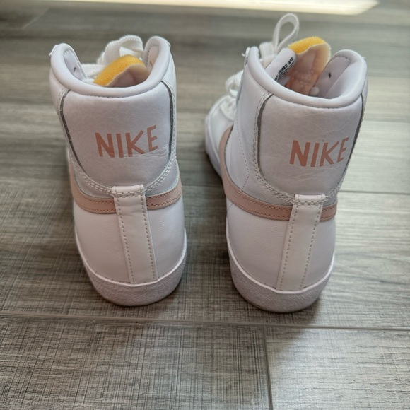 Nike Blazer Mid '77 - Picture 2 of 5